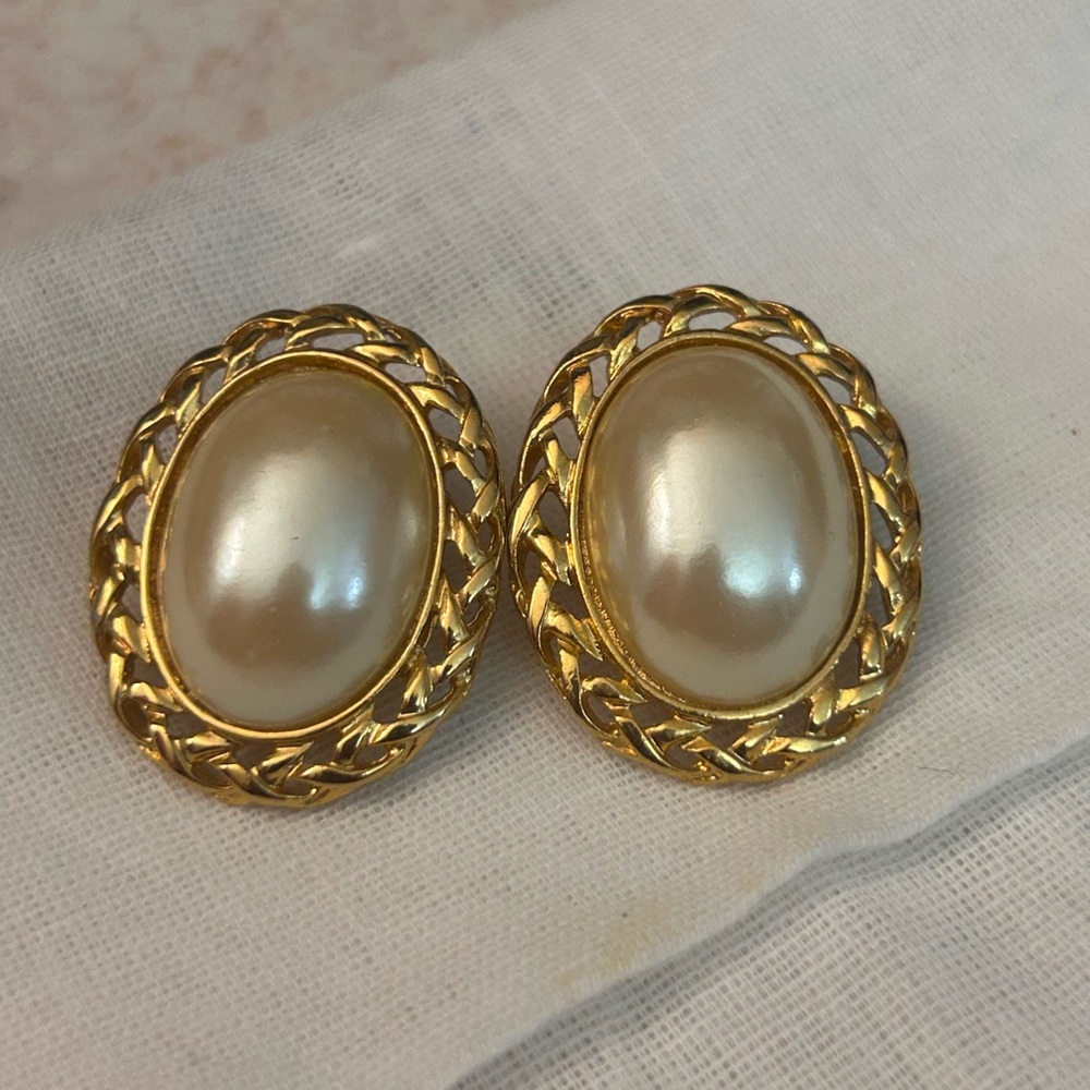 Vintage Gold and Faux Pearl Oval Clip On Earrings